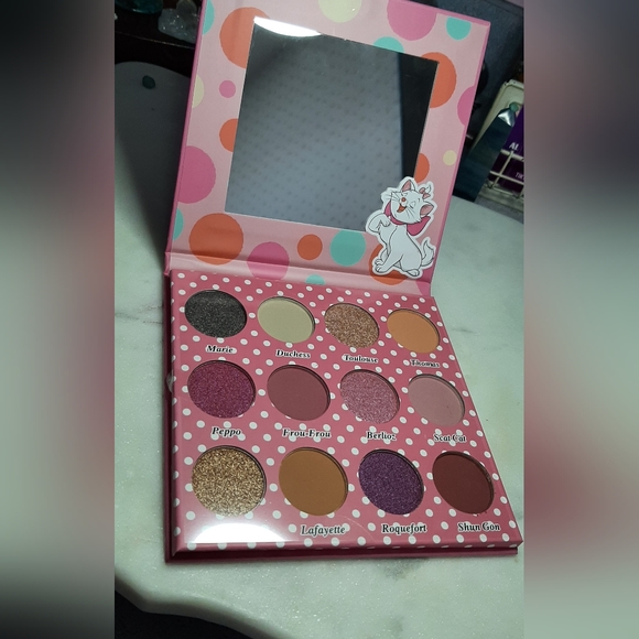 Disney The Aristocats Eye Shadow Palette by Taste Beauty - Picture 1 of 5
